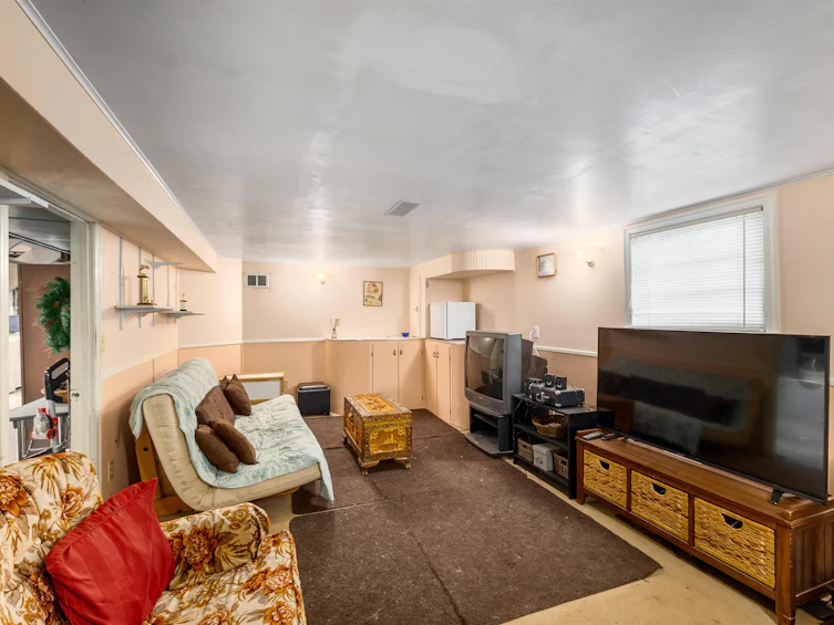 2550 Parker Street, Vancouver, BC, V5K 2T3 - 10