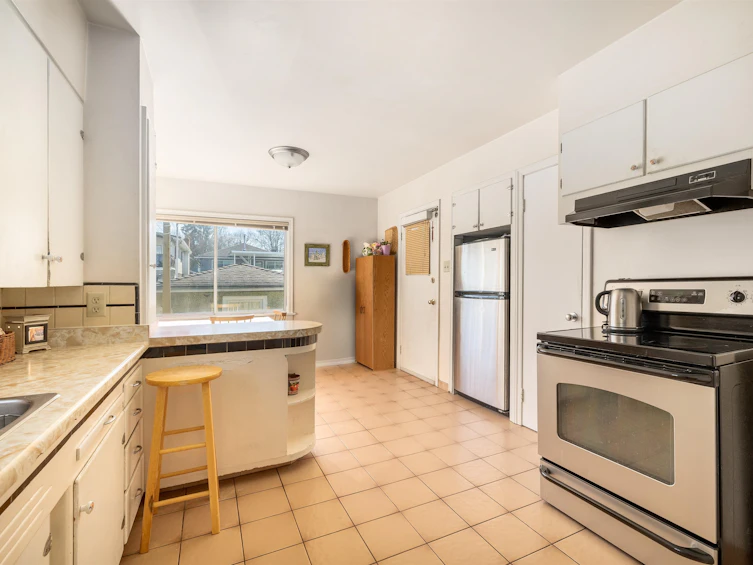 2550 Parker Street, Vancouver, BC, V5K 2T3 - 5