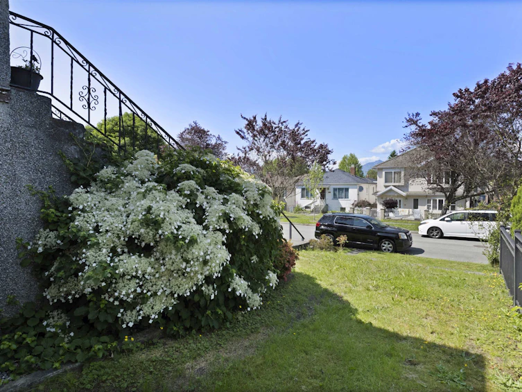 2550 Parker Street, Vancouver, BC, V5K 2T3 - 23