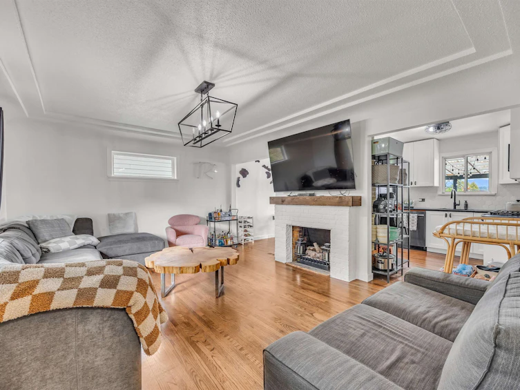 831 Surrey Street, New Westminster, BC, V3L 4W3 - 8