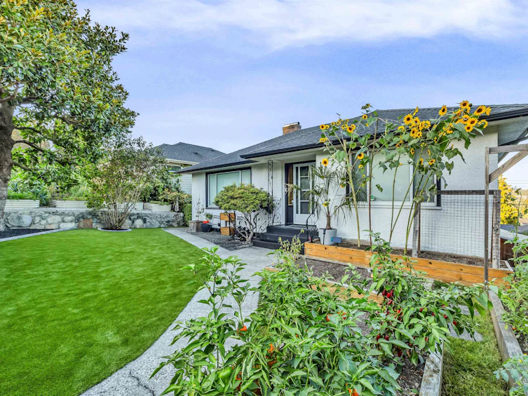 831 Surrey Street, New Westminster, BC, V3L 4W3 - 3