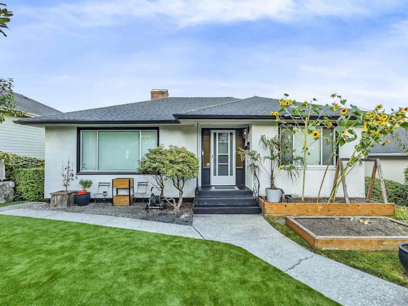 831 Surrey Street, New Westminster BC V3L 4W3
