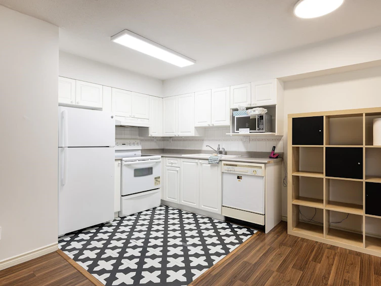 105-2130 W 12th Avenue, Vancouver, BC, V6K 2N2 - 4