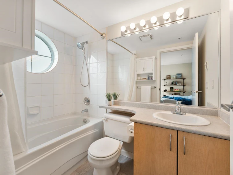 218-147 E 1st Street, North Vancouver, BC, V7L 1B2 - 16