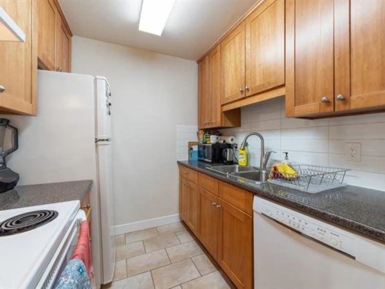 104-1850 E Southmere Crescent, Surrey, BC, V4A 6Y6 - 4
