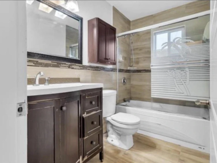11565 96a Avenue, Surrey, BC, V3V 1Z9 - 11