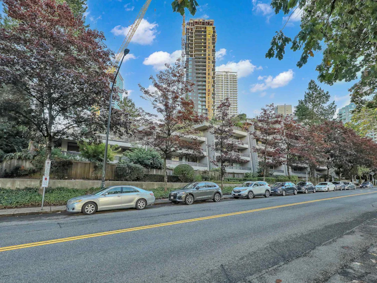 406-5932 Patterson Avenue, Burnaby, BC, V5H 4B4