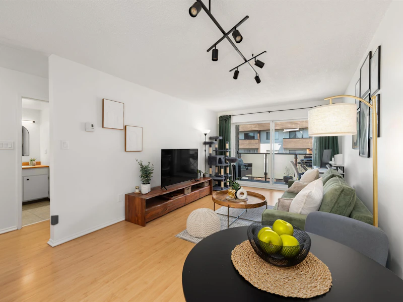 304 - 212 Forbes Avenue, North Vancouver BC V7M 3E5
