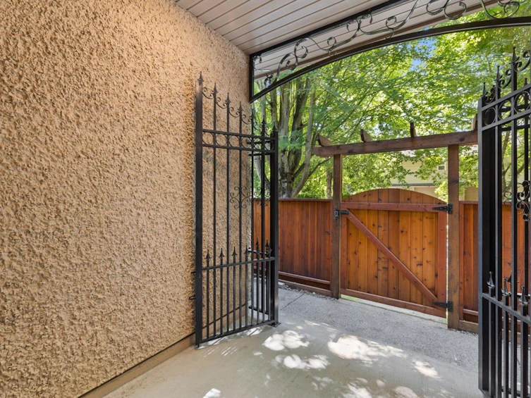 8291 Laurel Street, Vancouver, BC, V6P 3V2 - 8