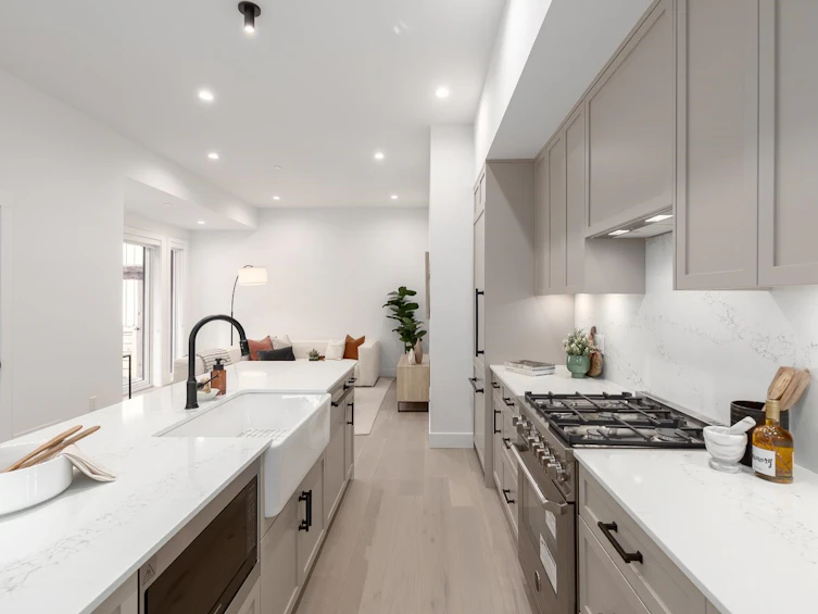 1061 Semlin Drive, Vancouver, BC, V5L 2N6 - 6