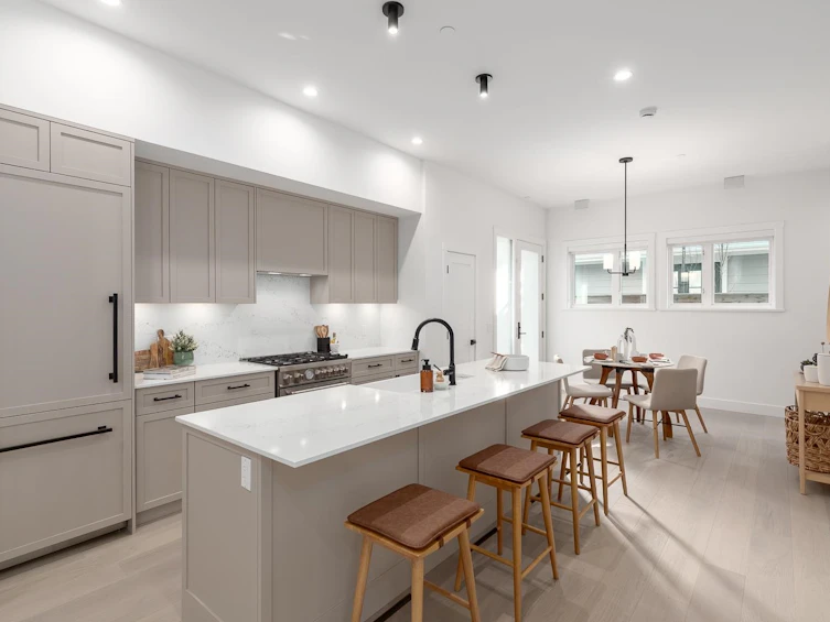 1061 Semlin Drive, Vancouver, BC, V5L 2N6 - 4