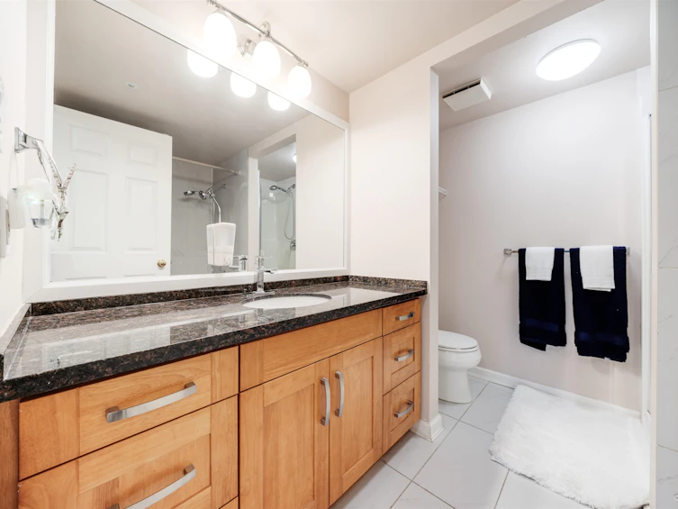 203-3070 Guildford Way, Coquitlam, BC, V3B 7R8 - 15