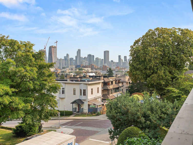 305-2100 W 3rd Avenue, Vancouver, BC, V6K 1L1 - 2