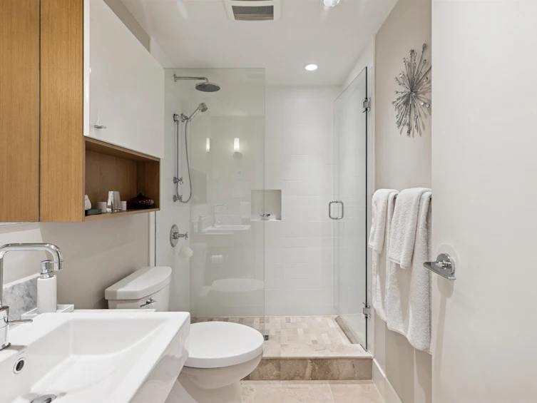 201-908 Keith Road, West Vancouver, BC, V7T 1M3 - 21