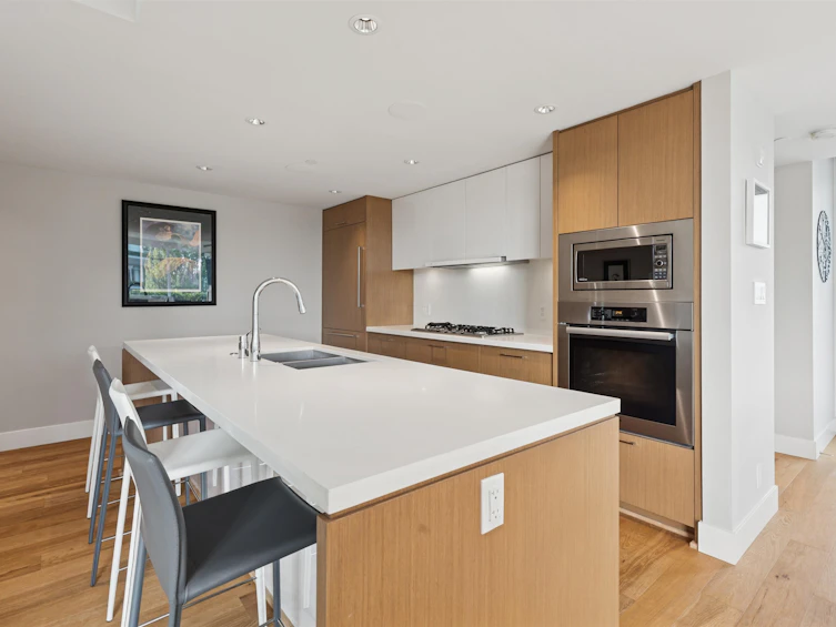 201-908 Keith Road, West Vancouver, BC, V7T 1M3 - 13