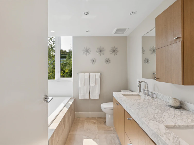 201-908 Keith Road, West Vancouver, BC, V7T 1M3 - 24