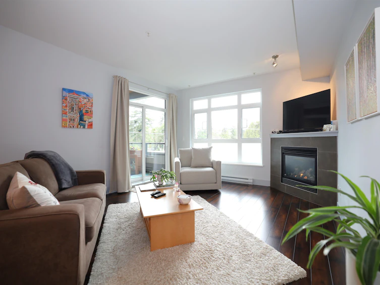 209-5682 Wharf Avenue, Sechelt, BC, V7Z 0J3