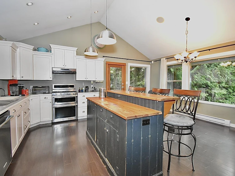 958 Gower Point Road, Gibsons, BC, V0N 1V3 - 6
