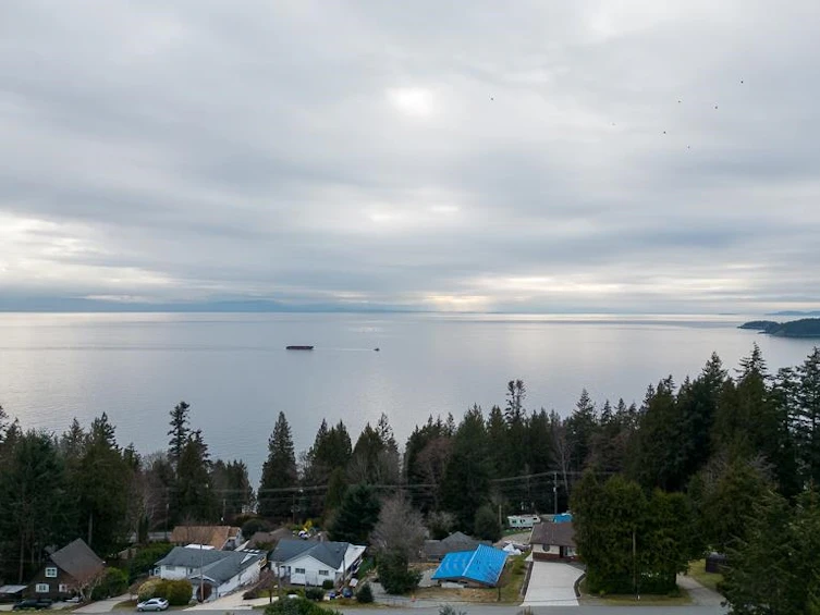 5012 Geer Road, Sechelt, BC, V7Z 0B9 - 3