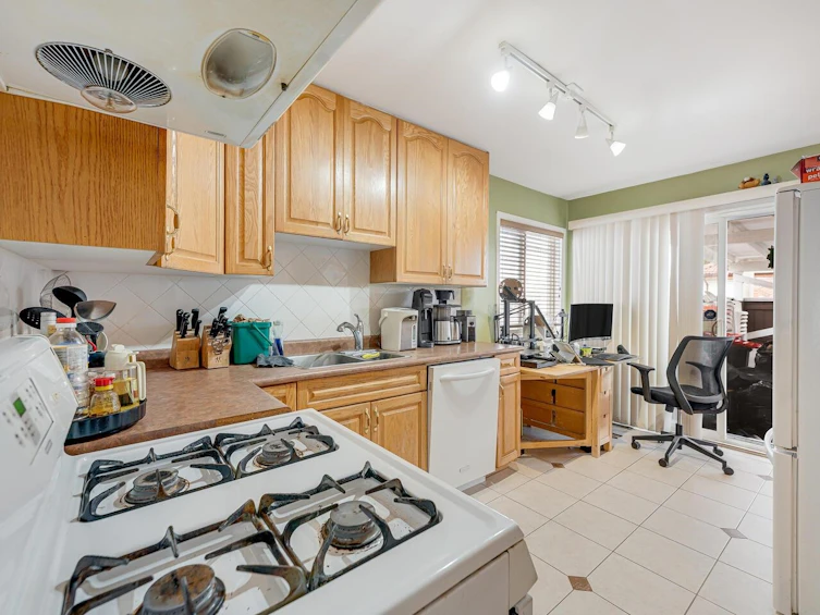 6979 Gladstone Street, Vancouver, BC, V5P 4G4 - 7