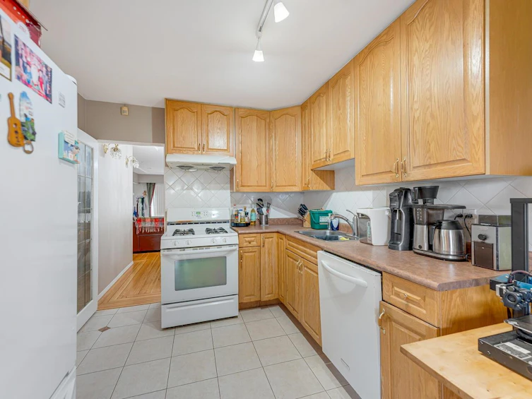 6979 Gladstone Street, Vancouver, BC, V5P 4G4 - 8
