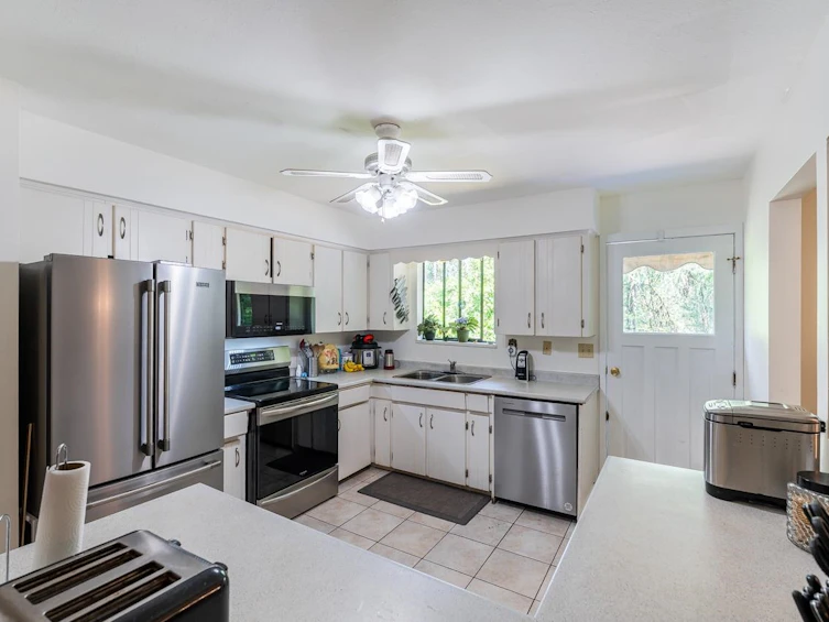13575 Crestview Drive, Surrey, BC, V3R 6V6 - 8