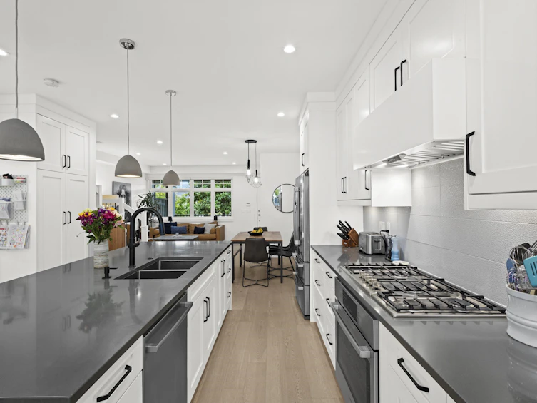 340 E 12th Street, North Vancouver, BC, V7L 2J9 - 12