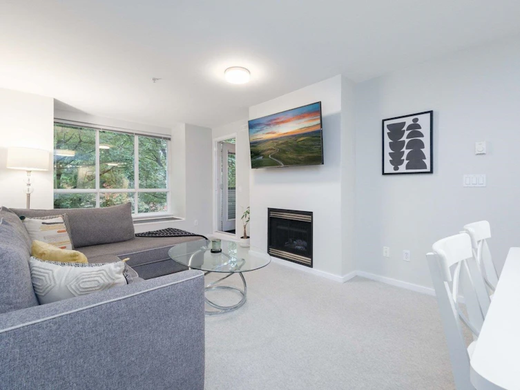 201-1111 Lynn Valley Road, North Vancouver, BC, V7J 3V4 - 3