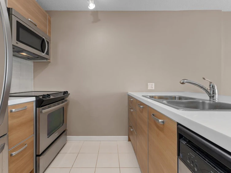 3003-9981 Whalley Boulevard, Surrey, BC, V3T 0G6 - 4