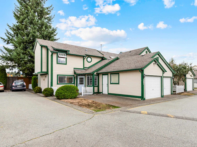 301-20675 118 Avenue, Maple Ridge, BC, V2X 0K4 - 2