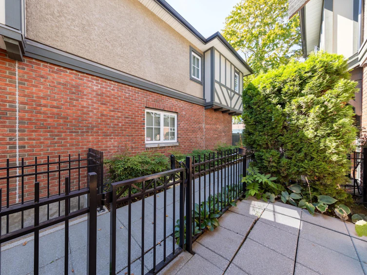 1016 W 45th Avenue, Vancouver, BC, V6M 2G6 - 5