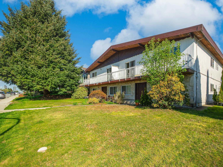 6675--6677 Lochdale Street, Burnaby, BC, V5B 2M7 - 2