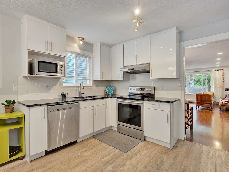 11820 Staples Crescent, Delta, BC, V4E 2T7 - 2