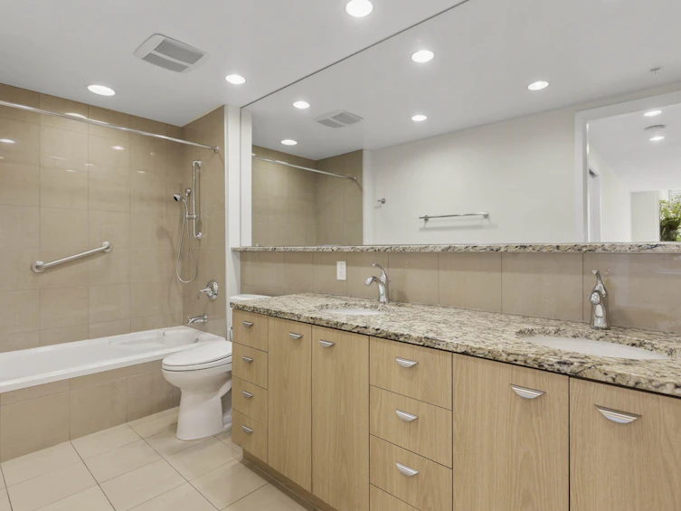 307-3382 Wesbrook Mall, Vancouver, BC, V6S 0A7 - 10