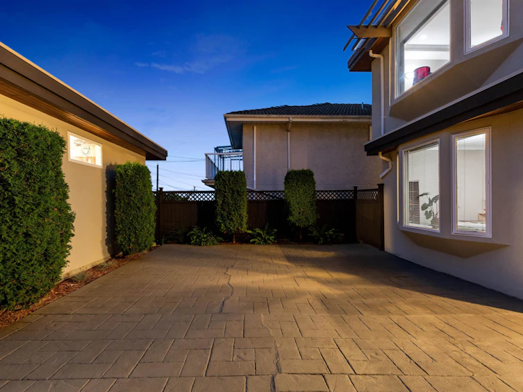 38 N Glynde Avenue, Burnaby, BC, V5B 1G7 - 39