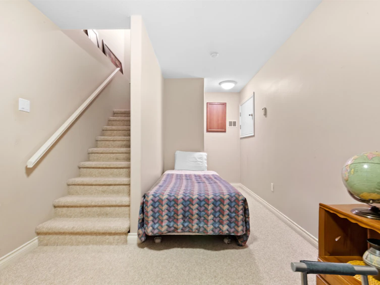 38 N Glynde Avenue, Burnaby, BC, V5B 1G7 - 25