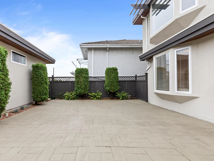38 N Glynde Avenue, Burnaby, BC, V5B 1G7 - 36