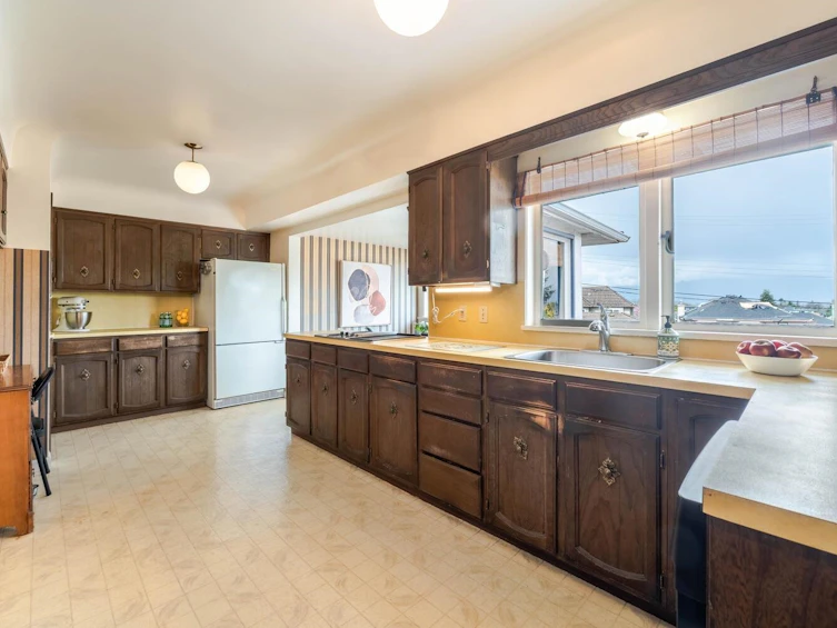 349 Midlothian Street, Vancouver, BC, V5Y 2M1 - 9