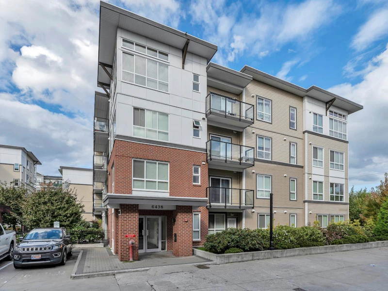 111 - 6438 195a Street, Surrey BC