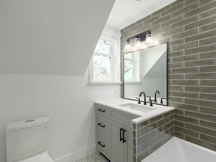 1081 Semlin Drive, Vancouver, BC, V5L 2N6 - 14