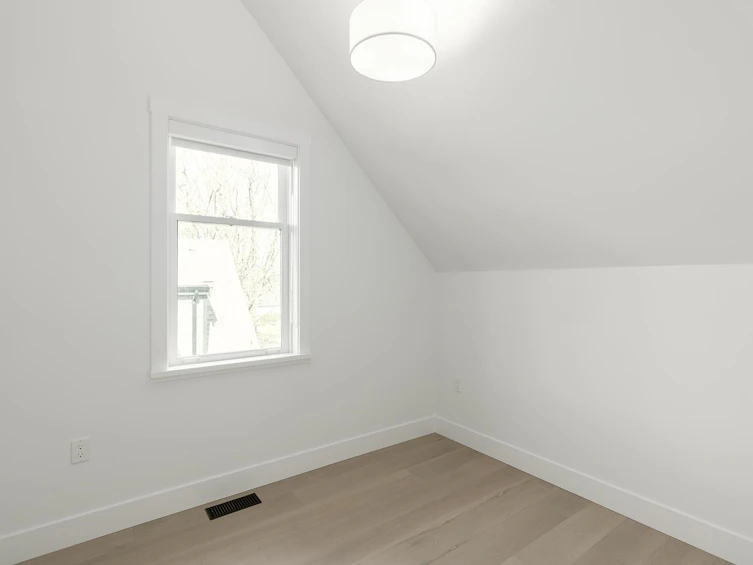 1081 Semlin Drive, Vancouver, BC, V5L 2N6 - 12