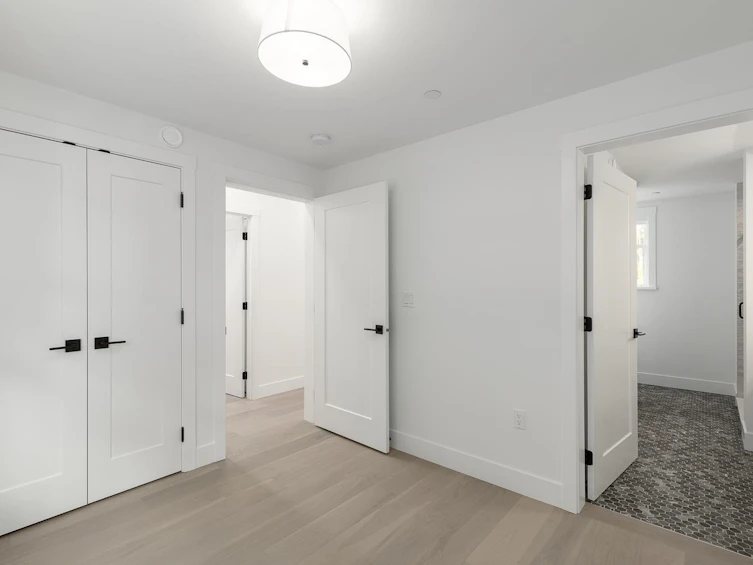 1081 Semlin Drive, Vancouver, BC, V5L 2N6 - 9