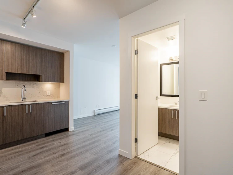 614-13350 Central Avenue, Surrey, BC, V3T 0S1 - 6