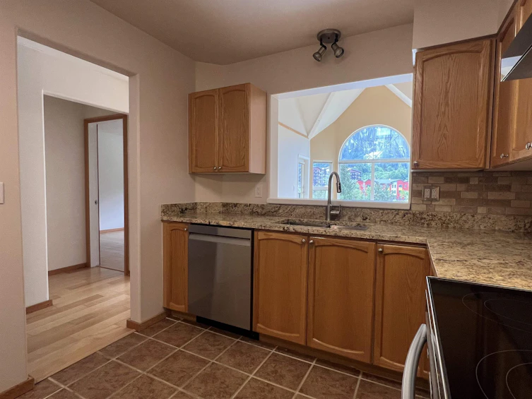 305-1468 Pemberton Avenue, Squamish, BC, V8B 0K2 - 9