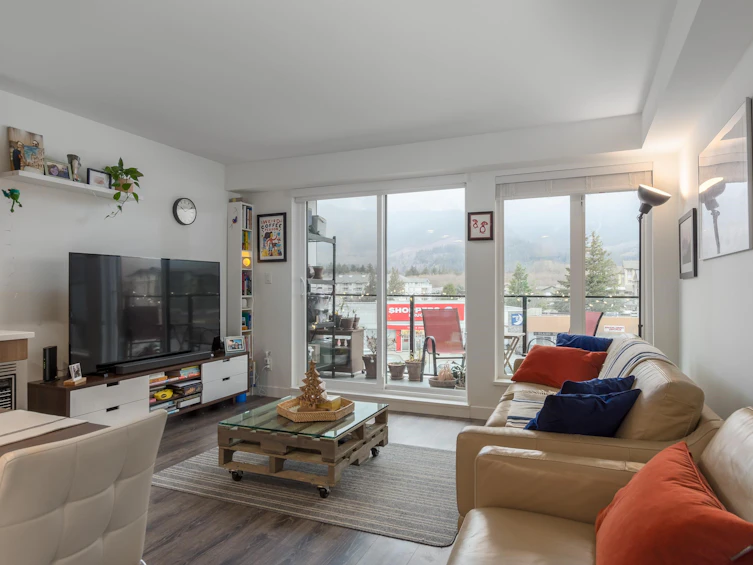 304-1365 Pemberton Avenue, Squamish, BC, V8B 1B7 - 4