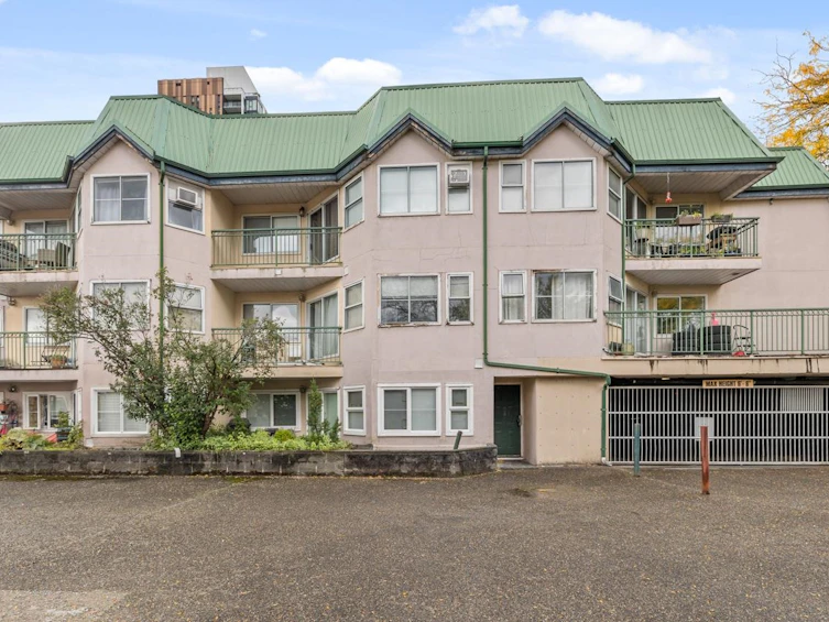 304-918 Roderick Avenue, Coquitlam, BC, V3K 1R1