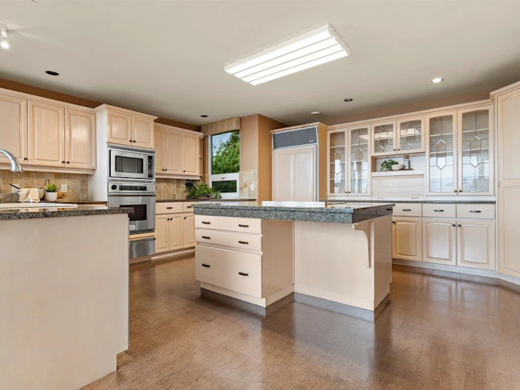 301-15050 Prospect Avenue, Surrey, BC, V4B 2B4 - 11