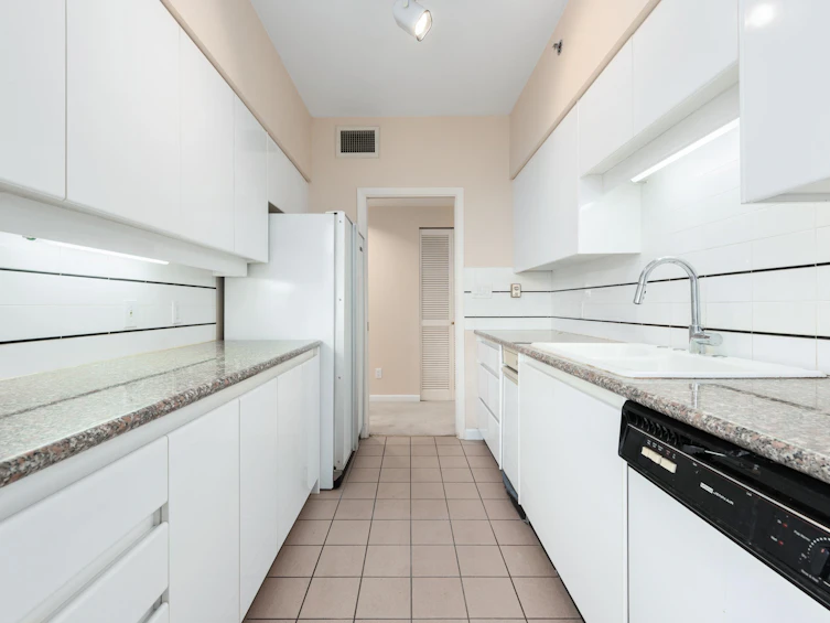 201-1788 W Georgia Street, Vancouver, BC, V6G 2V7 - 13