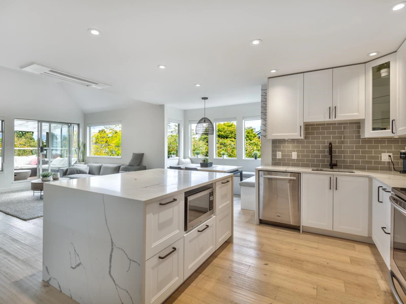 304 - 1665 Arbutus Street, Vancouver BC V6J 3X3