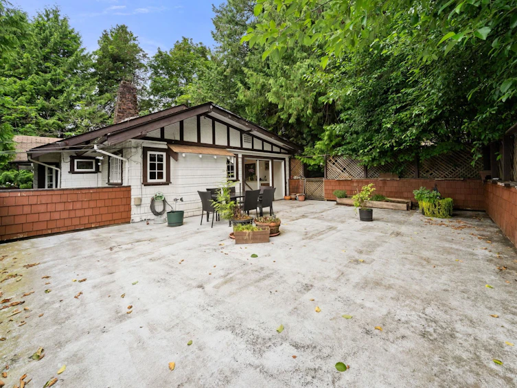 338 E Osborne Road, North Vancouver, BC, V7N 1M3 - 12